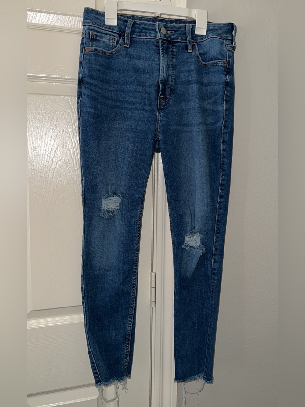 Like New Old Navy Rockstar Distressed Skinny Jeans - Dark Blue Sz 10